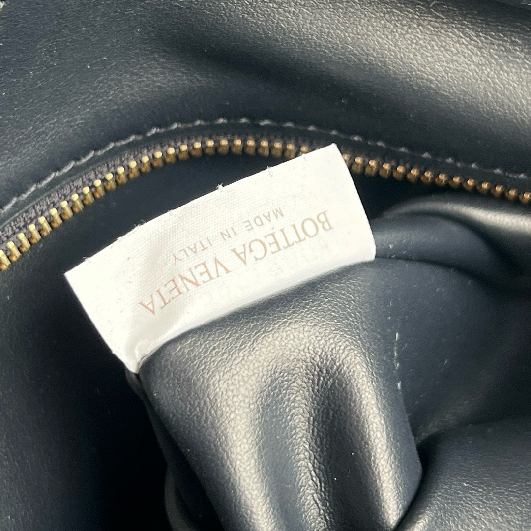 Bottega Veneta Hop Shoulder bag with Intrecciato craftsmanship in calf leather 796262 Shadow