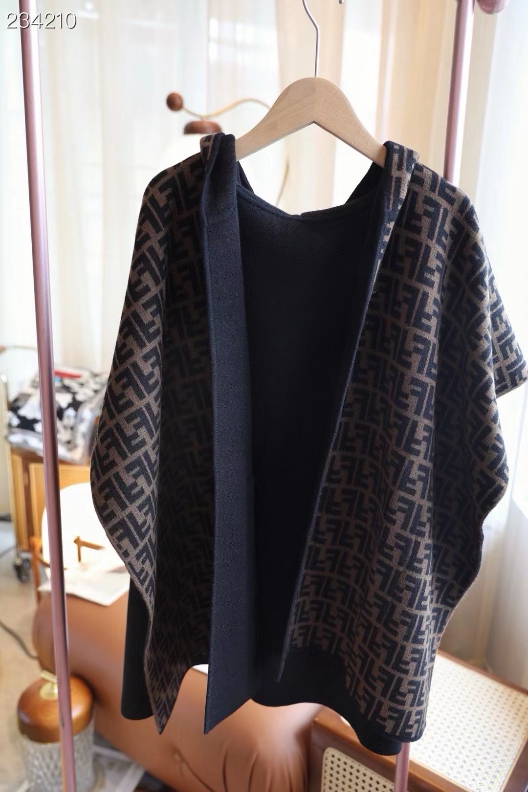 Fendi Cape Double-sided cashmere FDC35903