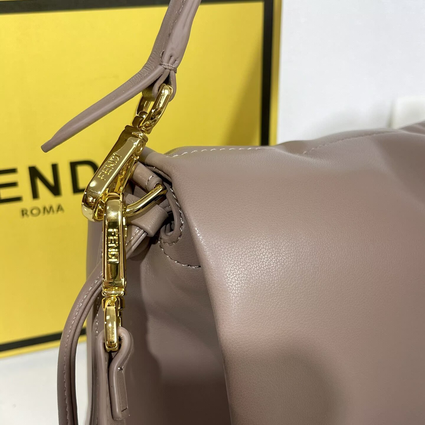 FENDI 2025 Mamma Baguette Original Leather Medium Bag FF8851 Gray