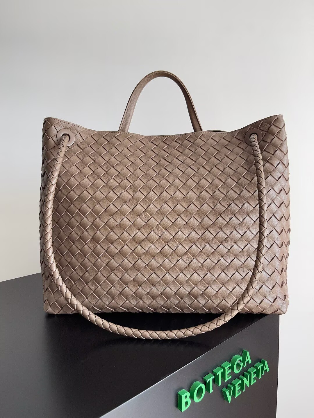 Bottega Veneta Andiamo Pepites Original Leather Large Bag 743575 Brown