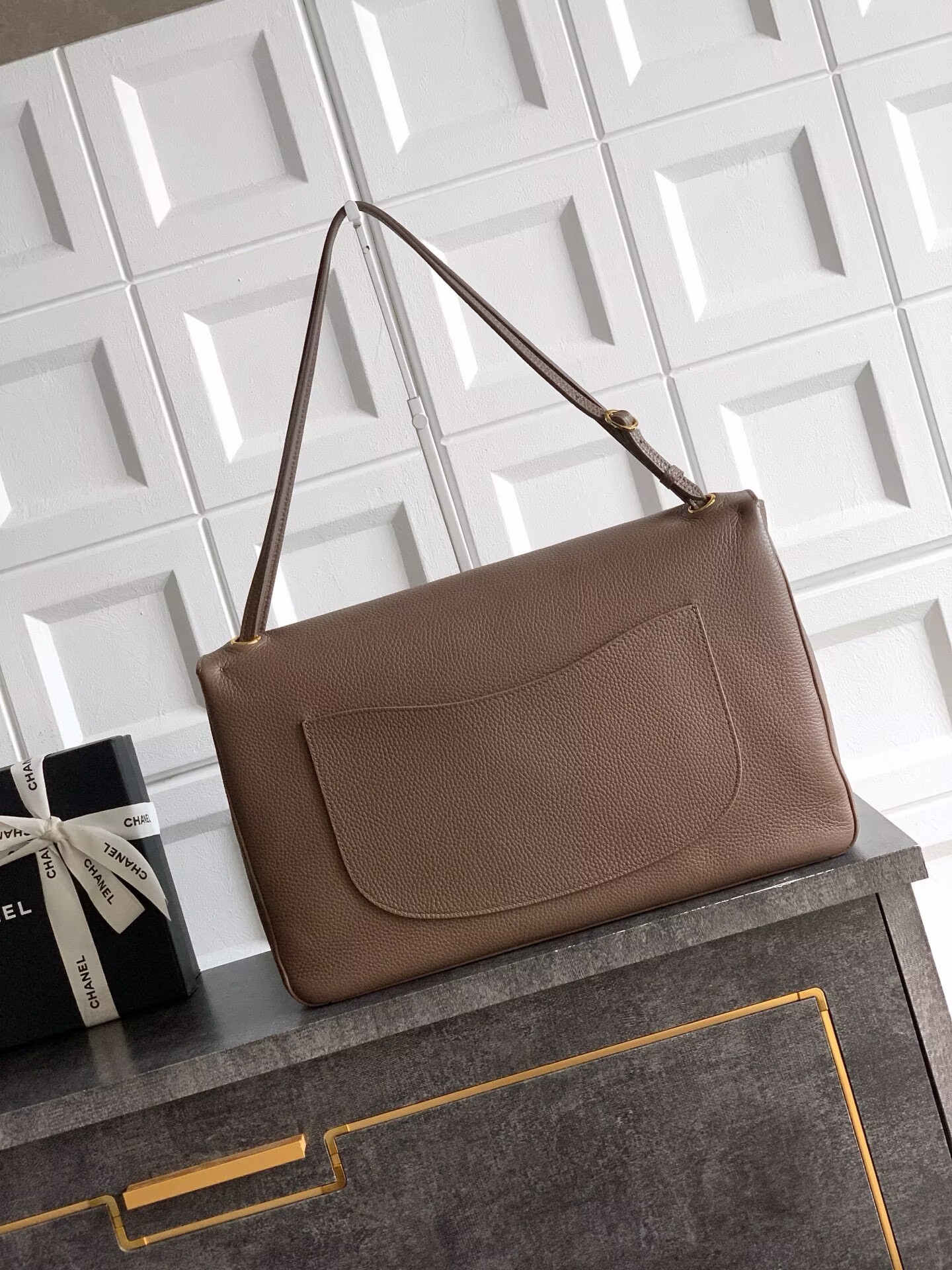 Chanel SPRING SUMMER 2026 MAXI FLAP BAG Grained Calfskin & Gold-Tone Metal AS6233 Brown