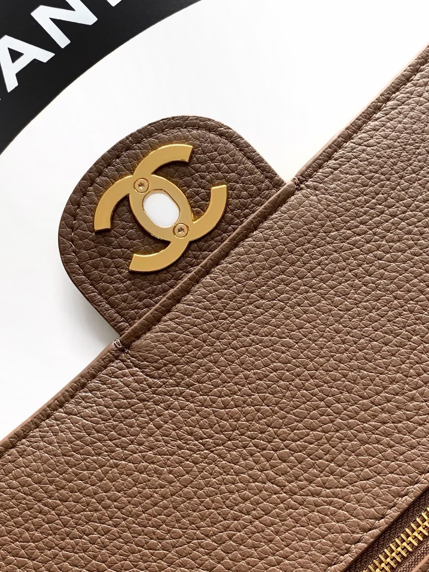 Chanel SPRING SUMMER 2026 MAXI FLAP BAG Grained Calfskin & Gold-Tone Metal AS6233 Brown