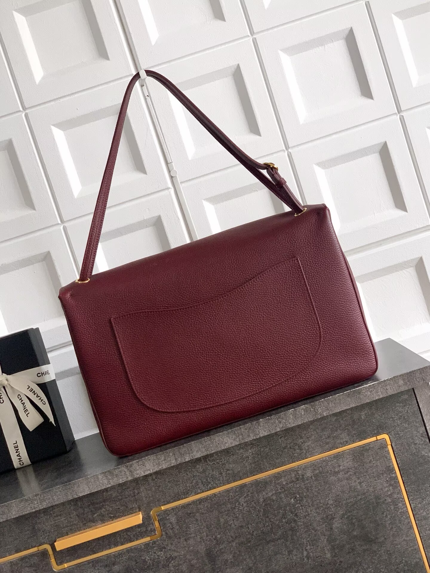Chanel SPRING SUMMER 2026 MAXI FLAP BAG Grained Calfskin & Gold-Tone Metal AS6233 Burgundy