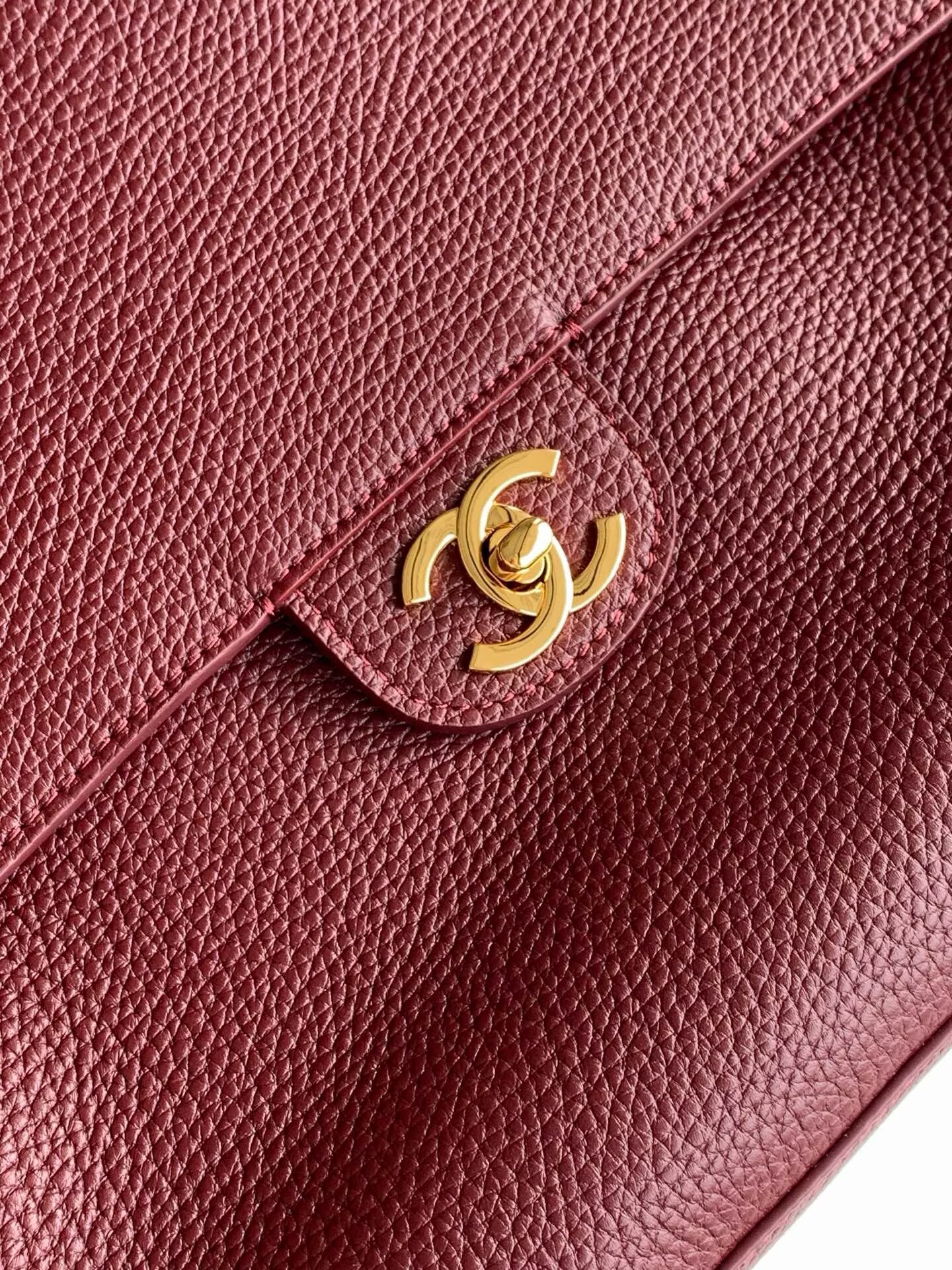 Chanel SPRING SUMMER 2026 MAXI FLAP BAG Grained Calfskin & Gold-Tone Metal AS6233 Burgundy