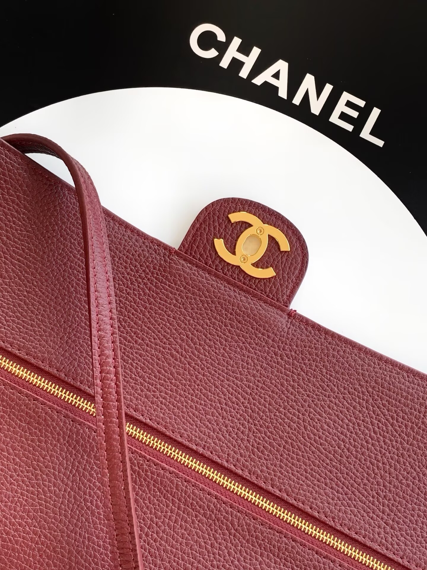 Chanel SPRING SUMMER 2026 MAXI FLAP BAG Grained Calfskin & Gold-Tone Metal AS6233 Burgundy