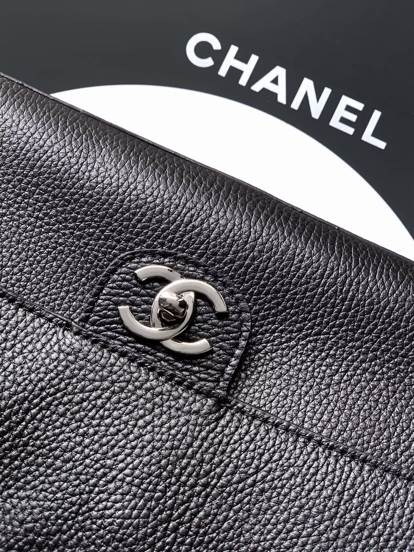 Chanel SPRING SUMMER 2026 MAXI FLAP BAG Grained Calfskin & Sliver-Tone Metal AS6231 Black