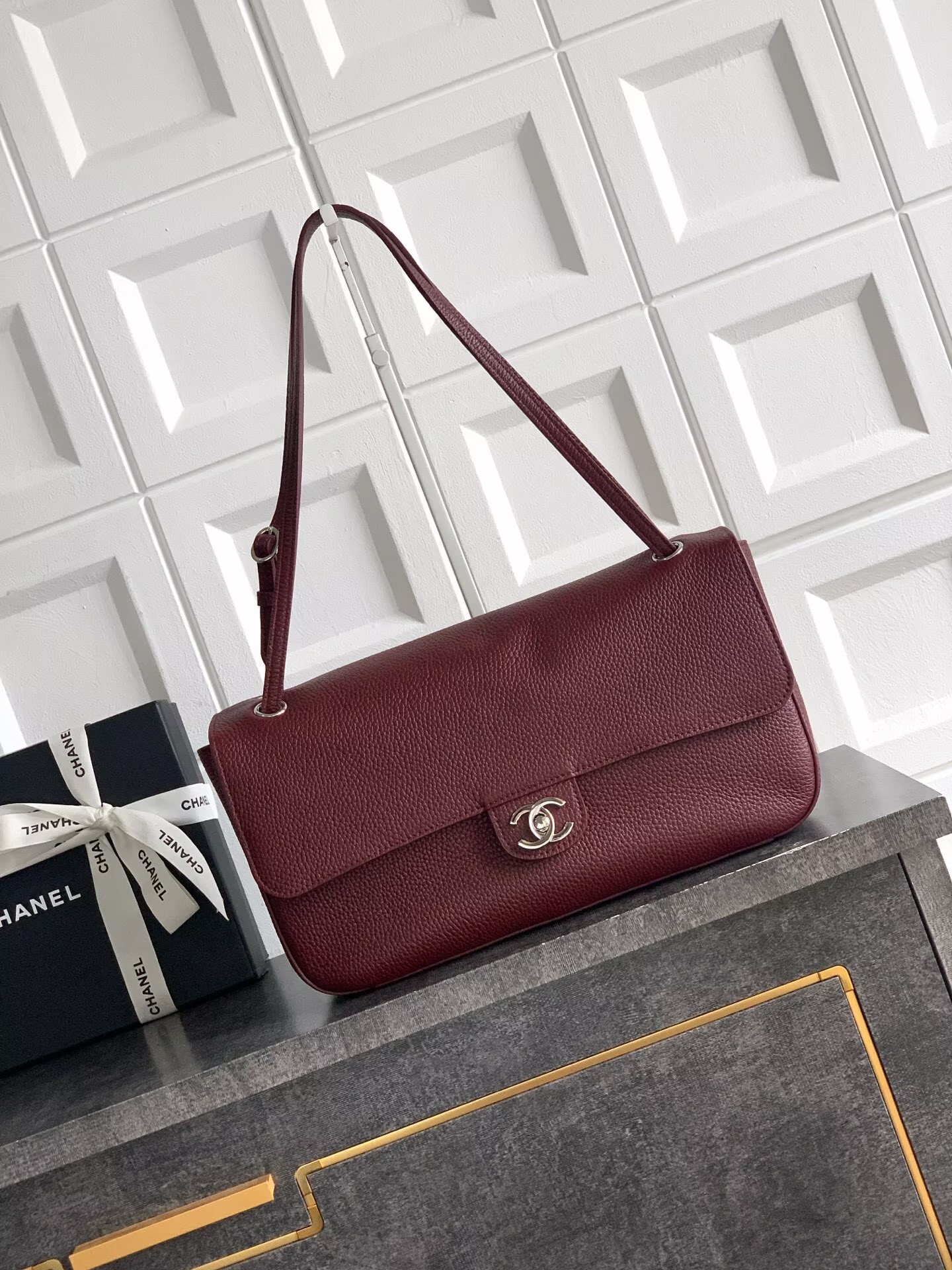 Chanel SPRING SUMMER 2026 MAXI FLAP BAG Grained Calfskin & Gold-Tone Metal AS6231 Burgundy